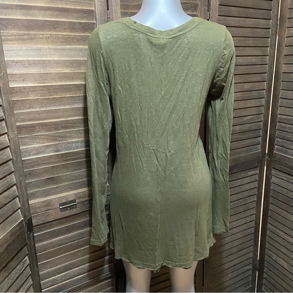 Free People Layla Olive Green Long Sleeve Tunic Top Tee Lightweight V Neck Sz M - Picture 6 of 9